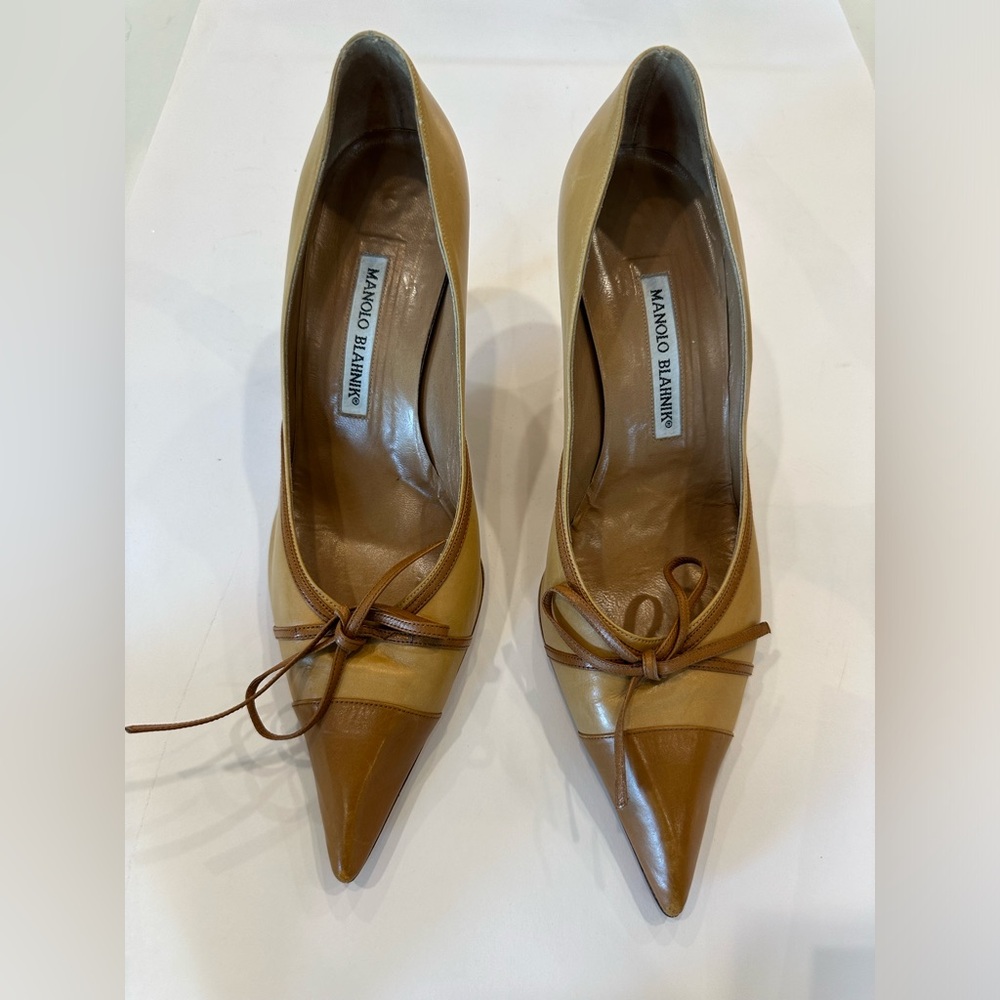 Two-Tone Leather Manolo Blahnik Pump - Sz 40